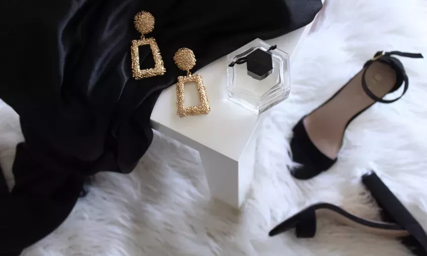 Dress like your worth: make your outfit look exclusive